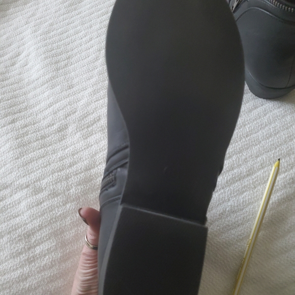 Black zipper ankle booties. Size 11 - Picture 6 of 6